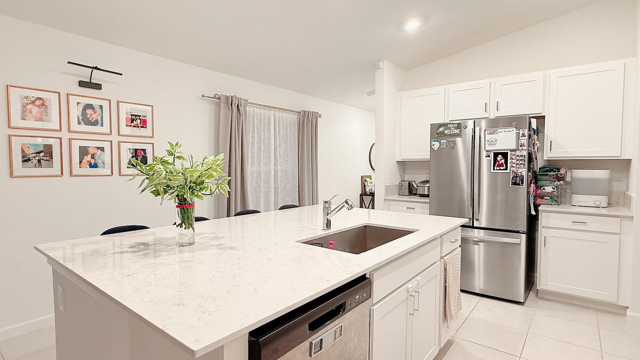 En Venta: $295,000 (3 camas, 2 baños, 1451 Pies cuadrados)