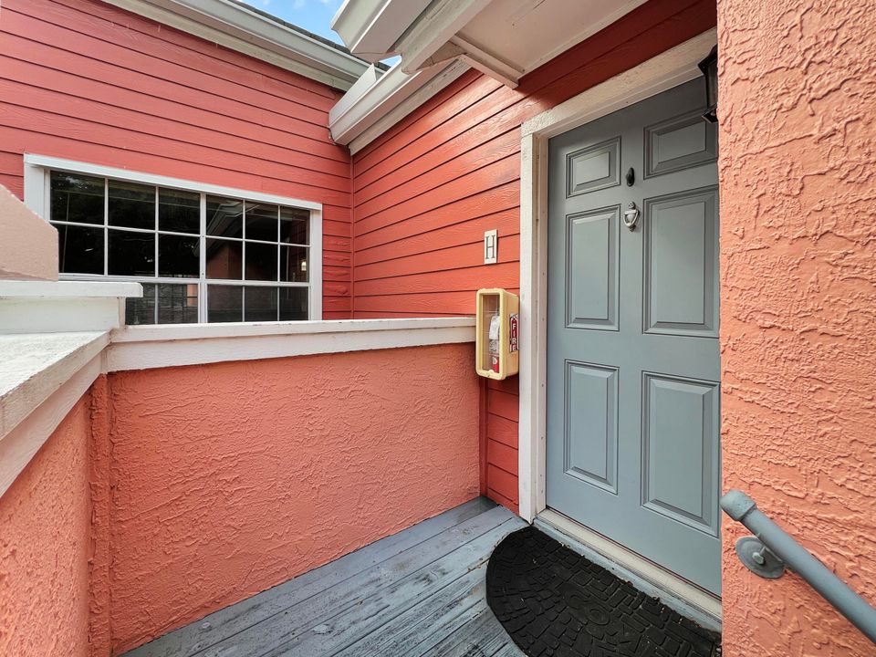 Active With Contract: $282,500 (2 beds, 2 baths, 978 Square Feet)