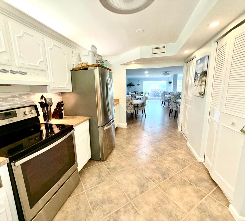 На продажу: $370,000 (2 спален, 2 ванн, 1440 Квадратных фут)