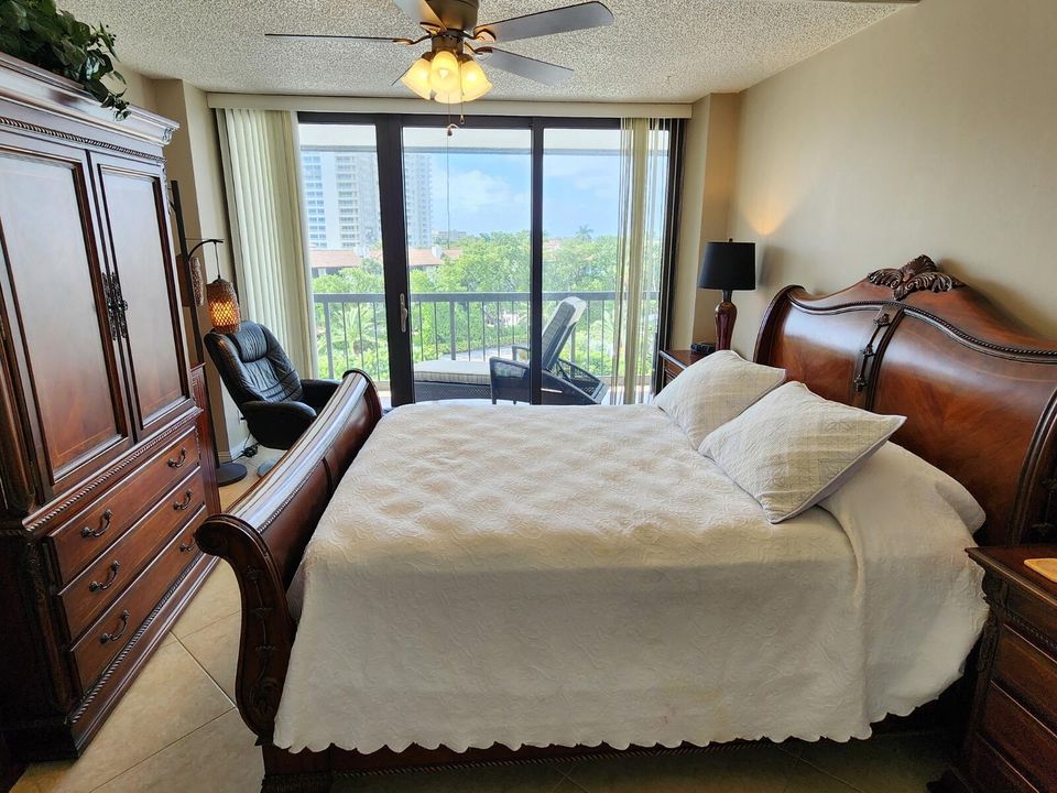 Activo con contrato: $10,000 (3 camas, 3 baños, 2006 Pies cuadrados)