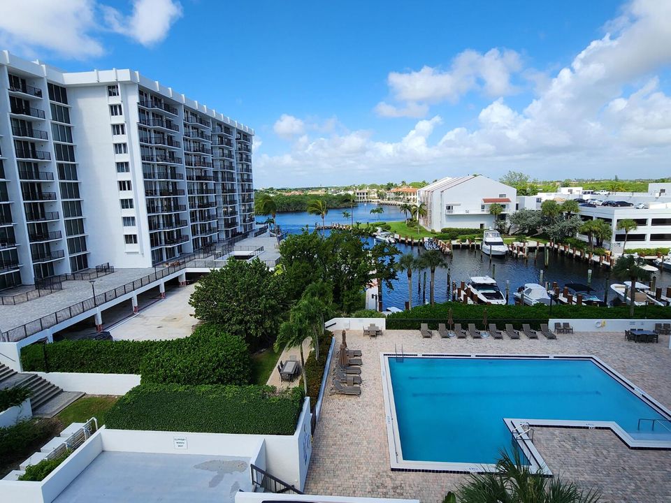 Activo con contrato: $10,000 (3 camas, 3 baños, 2006 Pies cuadrados)