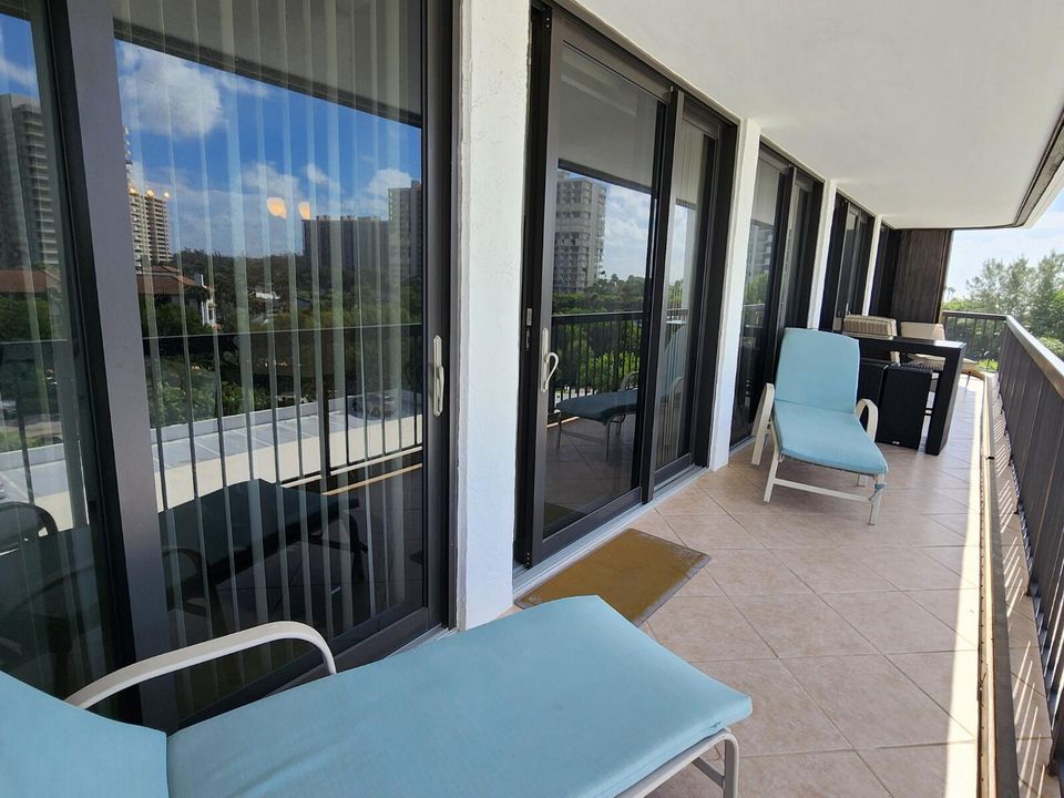 Activo con contrato: $10,000 (3 camas, 3 baños, 2006 Pies cuadrados)