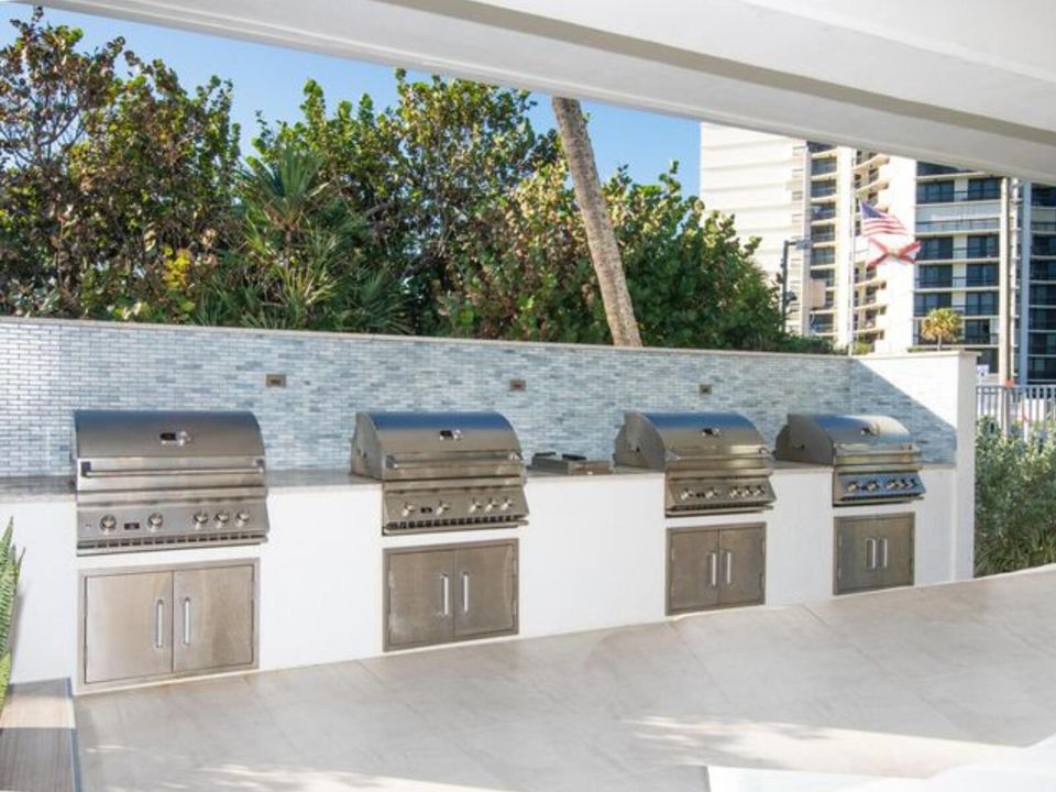 Activo con contrato: $10,000 (3 camas, 3 baños, 2006 Pies cuadrados)