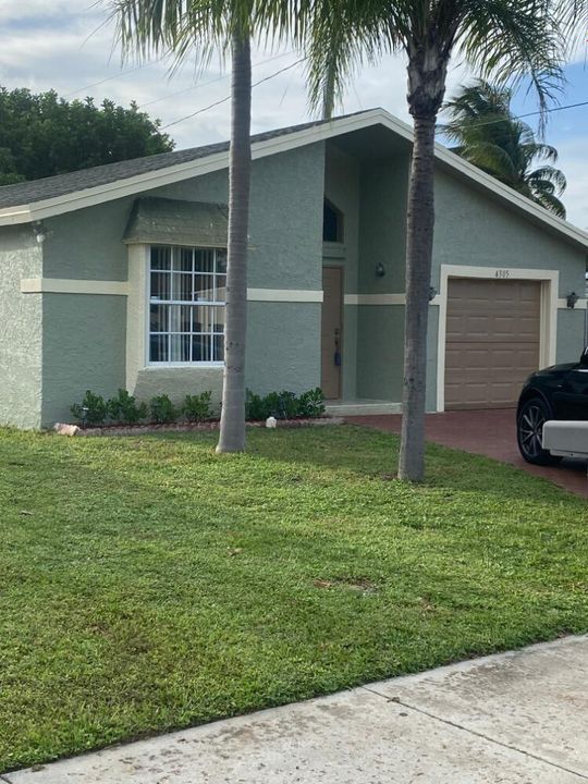 Recently Rented: $2,600 (3 beds, 2 baths, 1192 Square Feet)