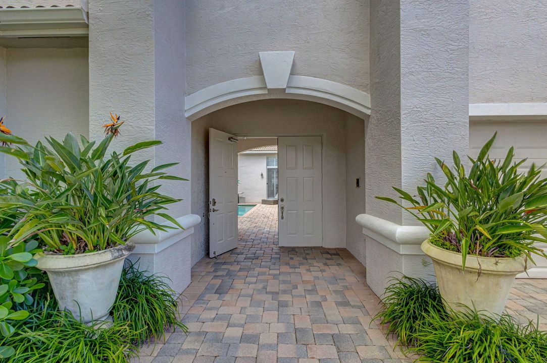 En Renta: $12,000 (5 camas, 4 baños, 3365 Pies cuadrados)