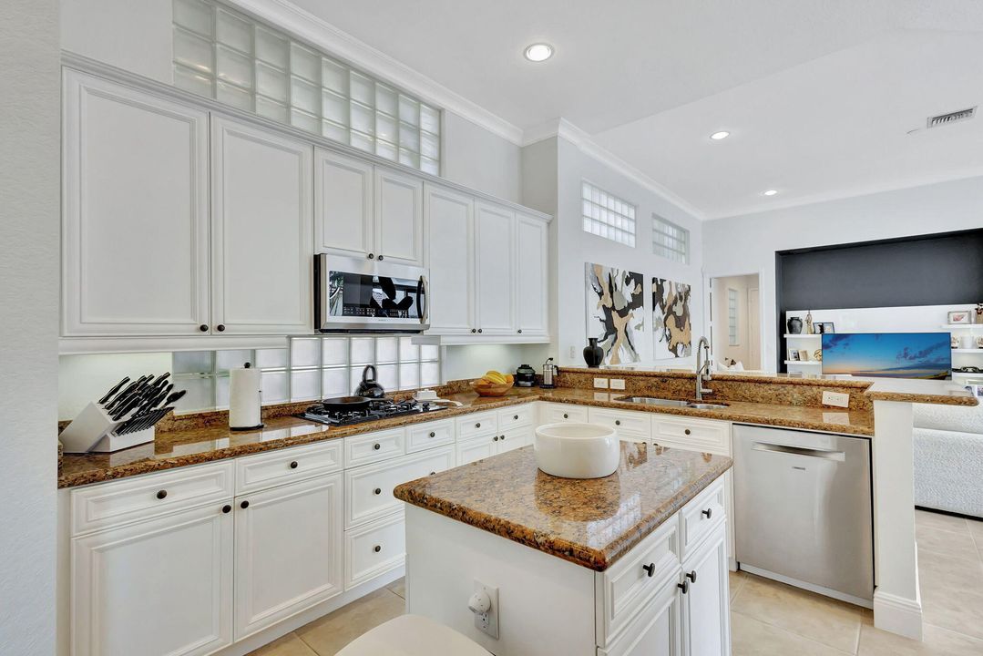 En Renta: $12,000 (5 camas, 4 baños, 3365 Pies cuadrados)