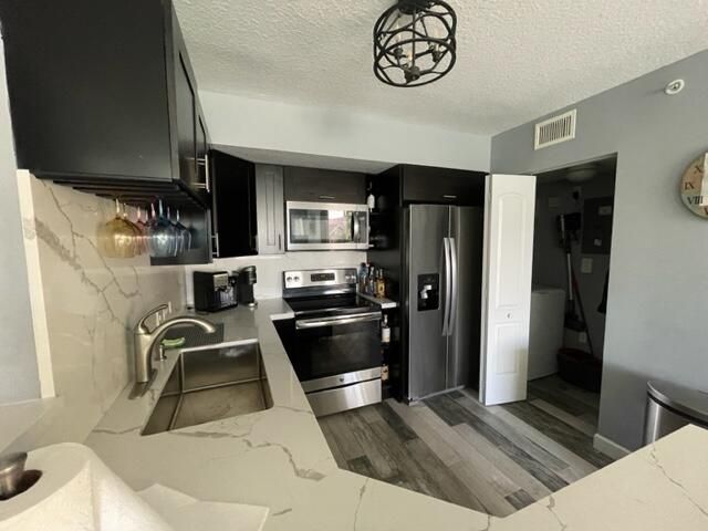 En Venta: $399,000 (3 camas, 2 baños, 1233 Pies cuadrados)