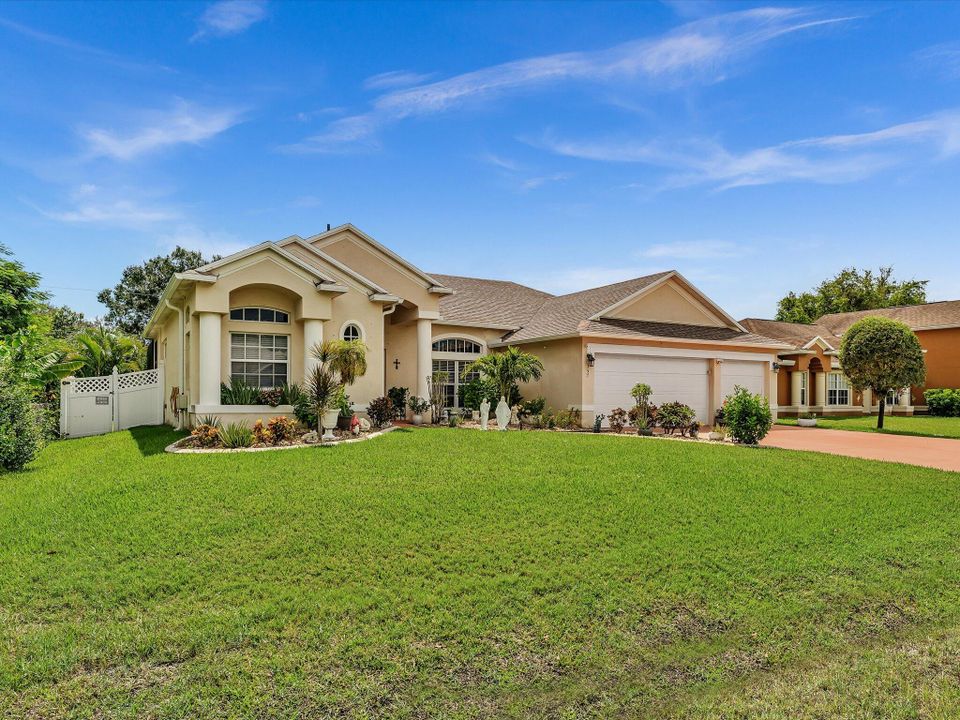 合同活跃: $545,000 (4 贝兹, 3 浴室, 2410 平方英尺)