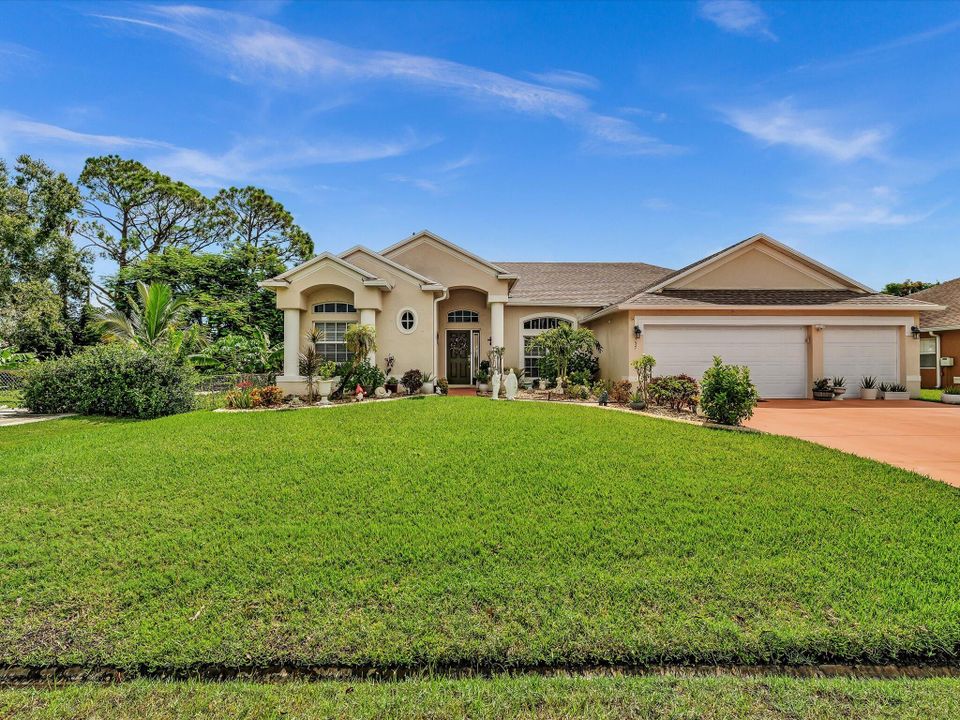 合同活跃: $545,000 (4 贝兹, 3 浴室, 2410 平方英尺)