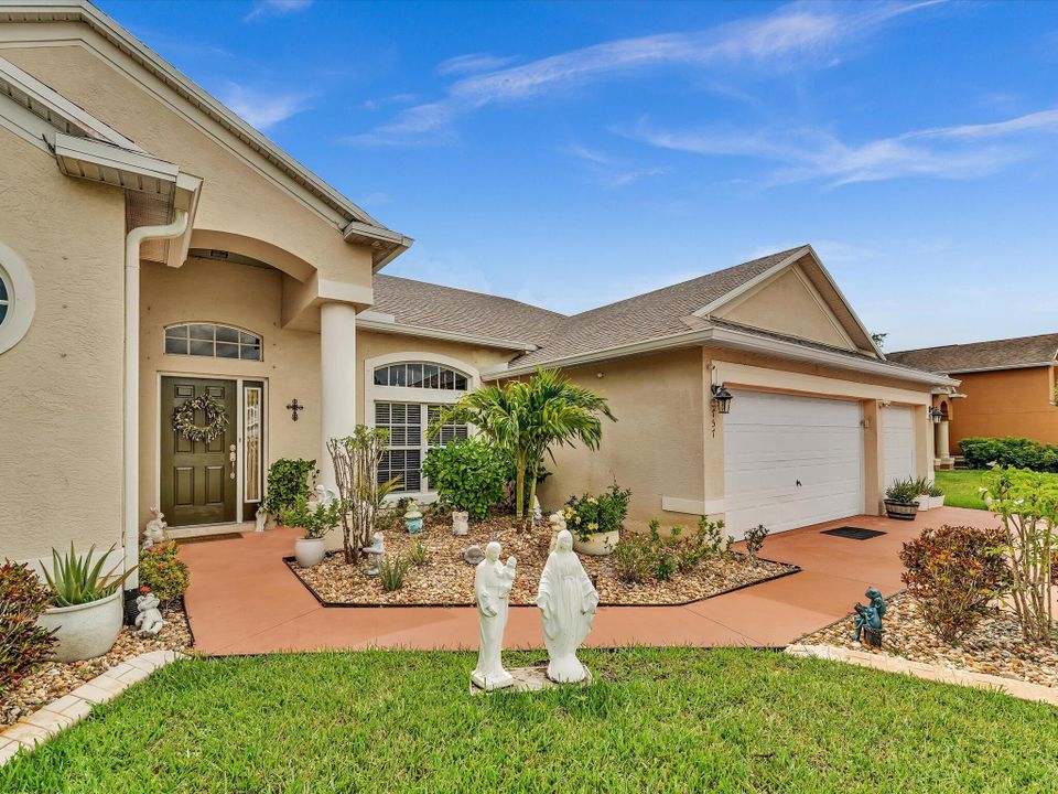 合同活跃: $545,000 (4 贝兹, 3 浴室, 2410 平方英尺)