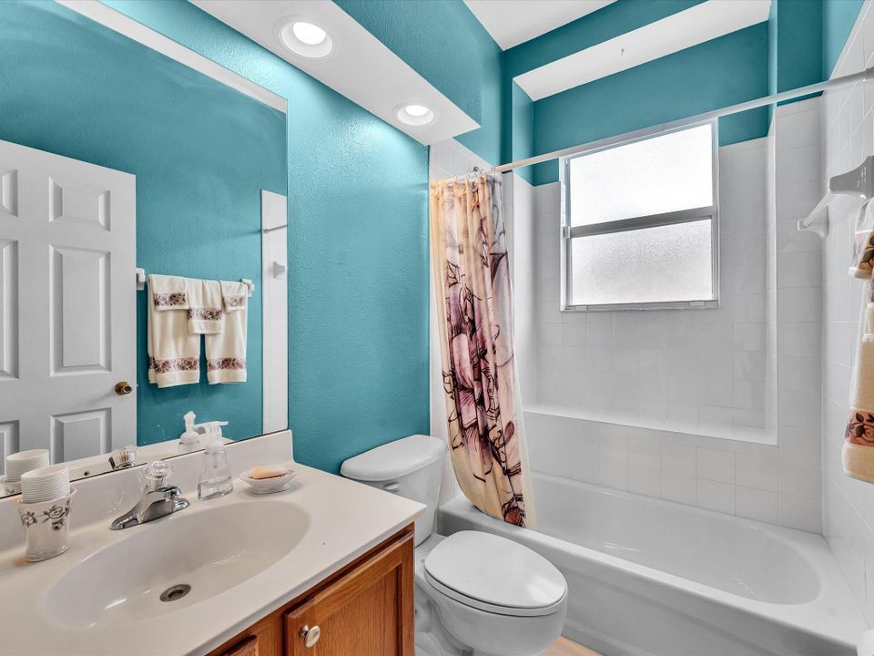 合同活跃: $545,000 (4 贝兹, 3 浴室, 2410 平方英尺)