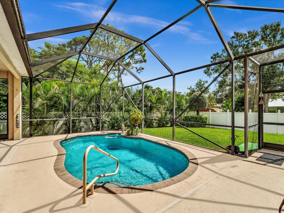 合同活跃: $545,000 (4 贝兹, 3 浴室, 2410 平方英尺)