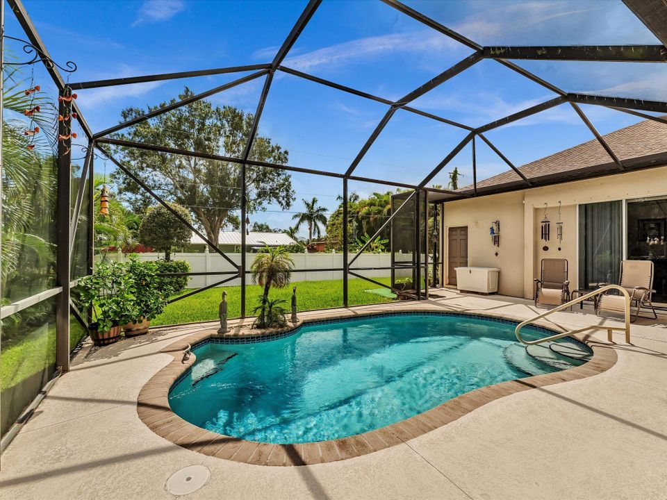 合同活跃: $545,000 (4 贝兹, 3 浴室, 2410 平方英尺)