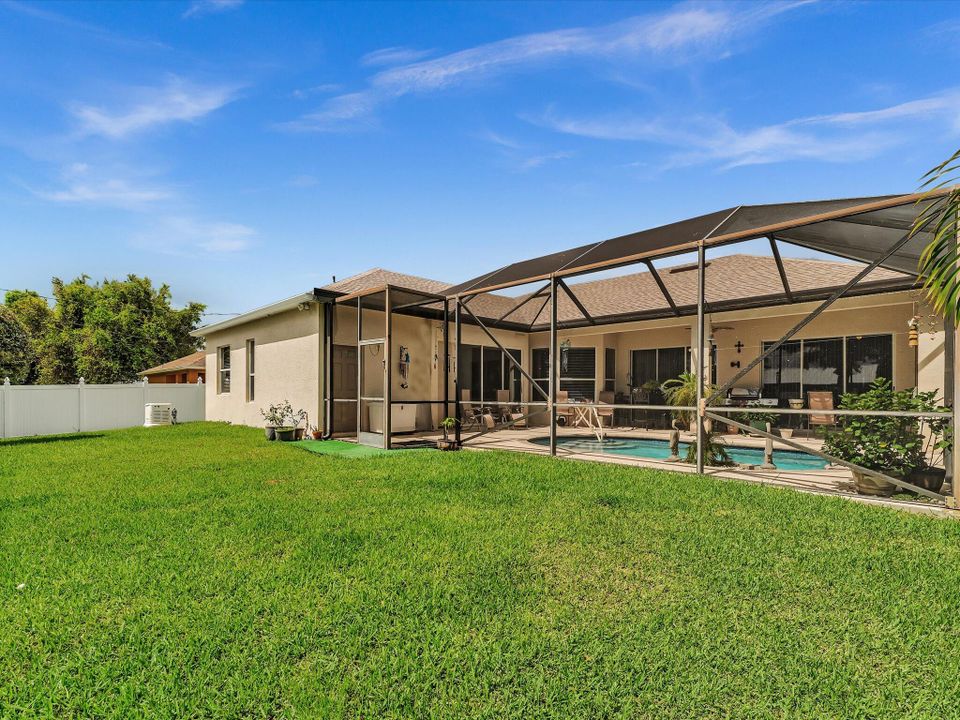 合同活跃: $545,000 (4 贝兹, 3 浴室, 2410 平方英尺)