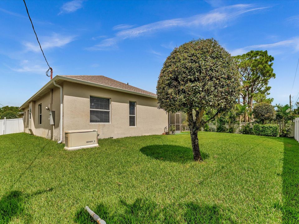 合同活跃: $545,000 (4 贝兹, 3 浴室, 2410 平方英尺)