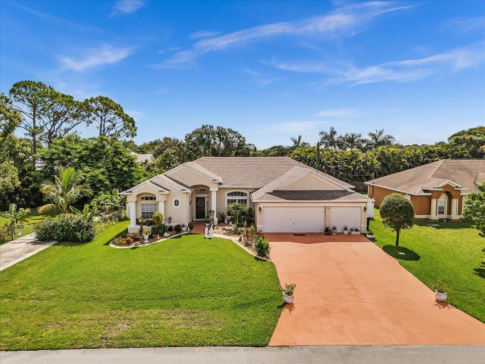 合同活跃: $545,000 (4 贝兹, 3 浴室, 2410 平方英尺)