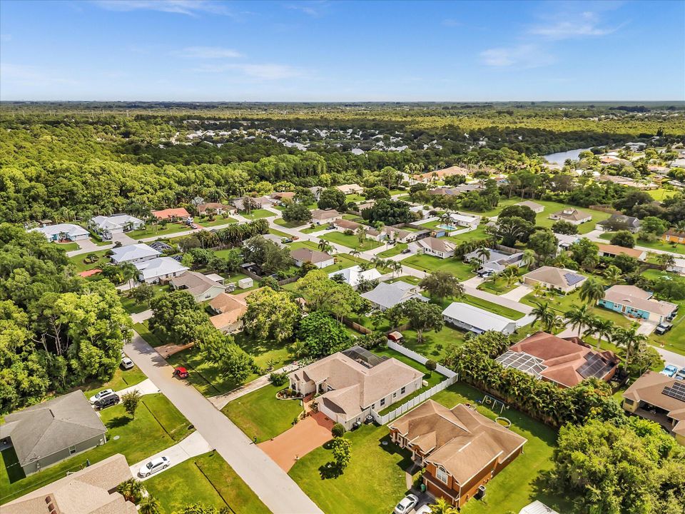 合同活跃: $545,000 (4 贝兹, 3 浴室, 2410 平方英尺)