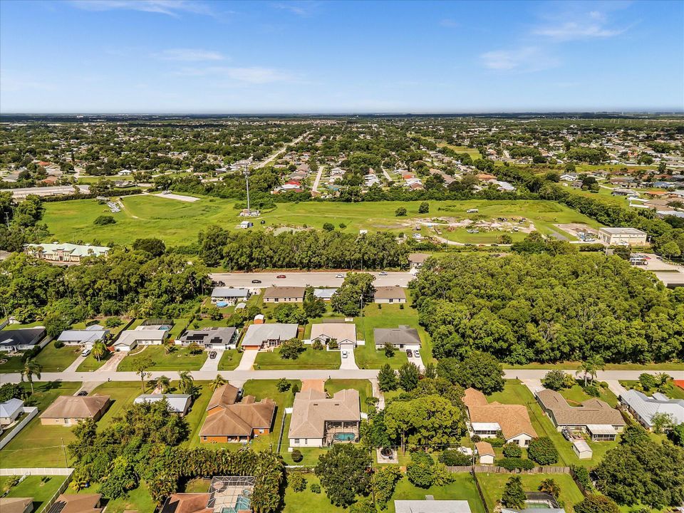 合同活跃: $545,000 (4 贝兹, 3 浴室, 2410 平方英尺)