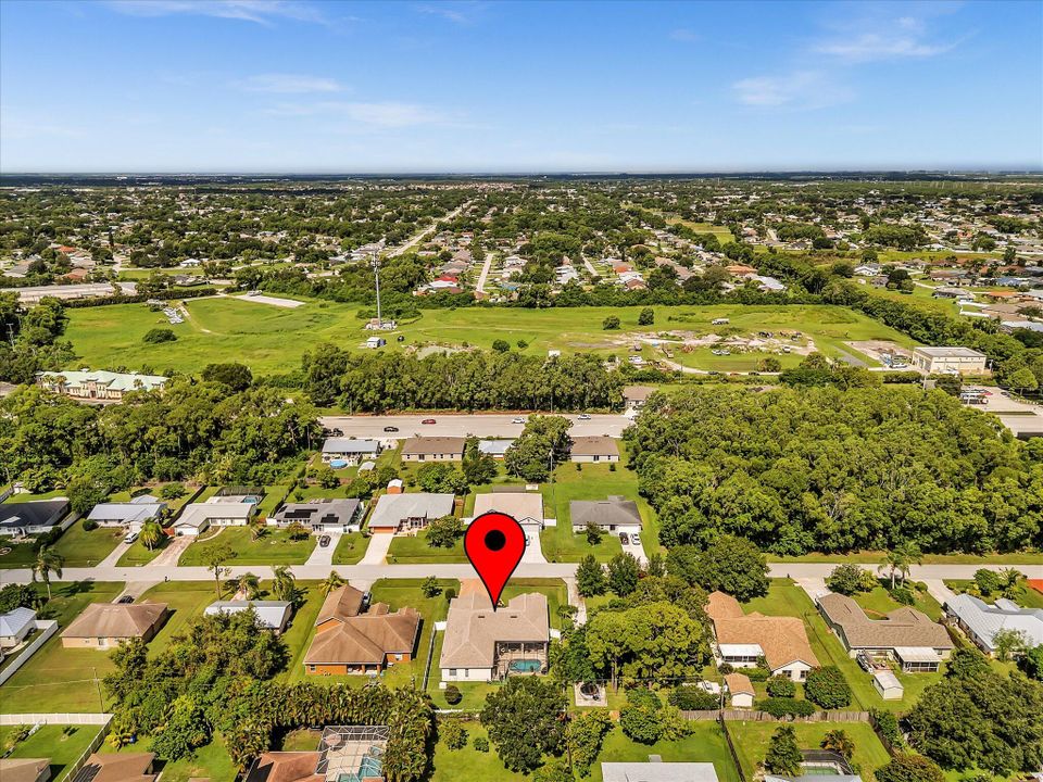 合同活跃: $545,000 (4 贝兹, 3 浴室, 2410 平方英尺)