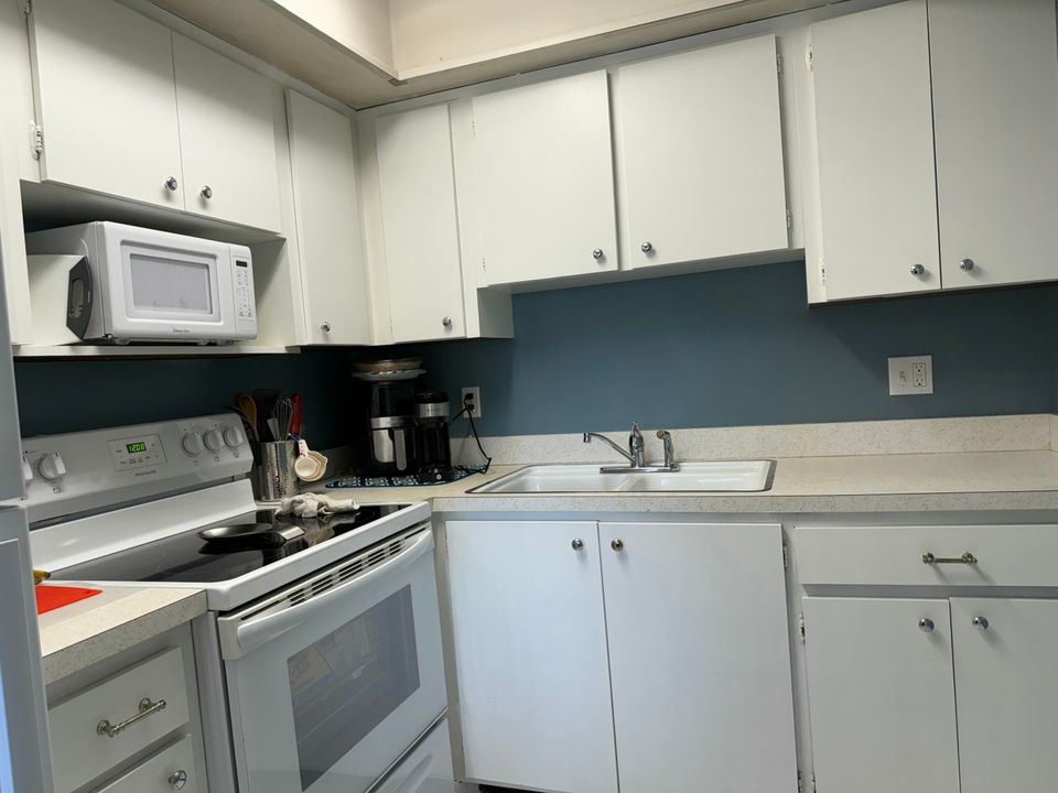 待售: $199,000 (2 贝兹, 1 浴室, 840 平方英尺)