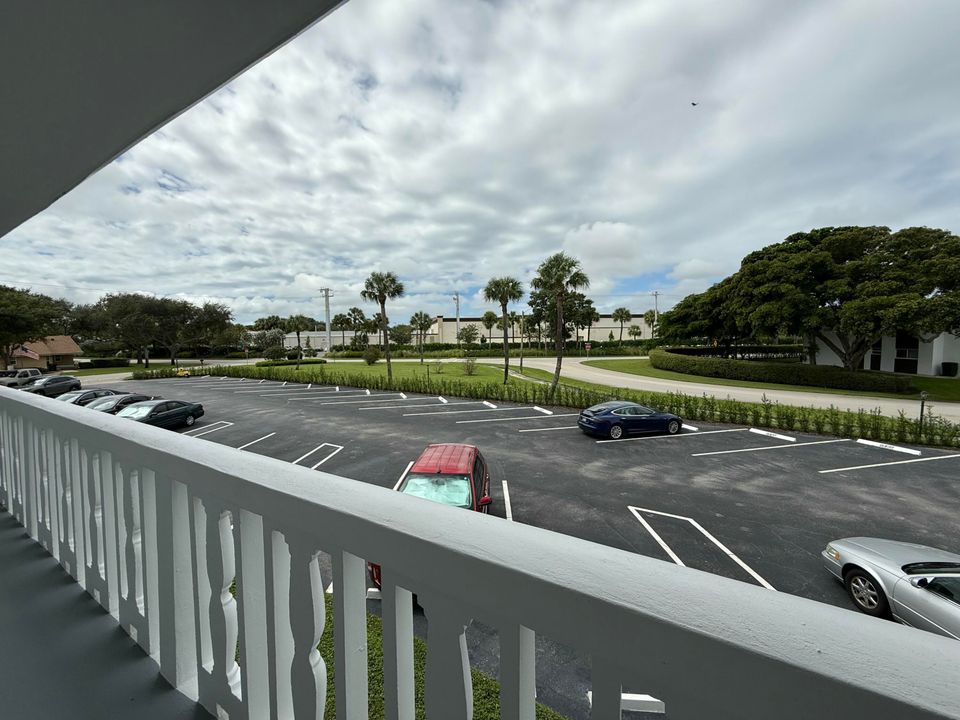 待售: $199,000 (2 贝兹, 1 浴室, 840 平方英尺)