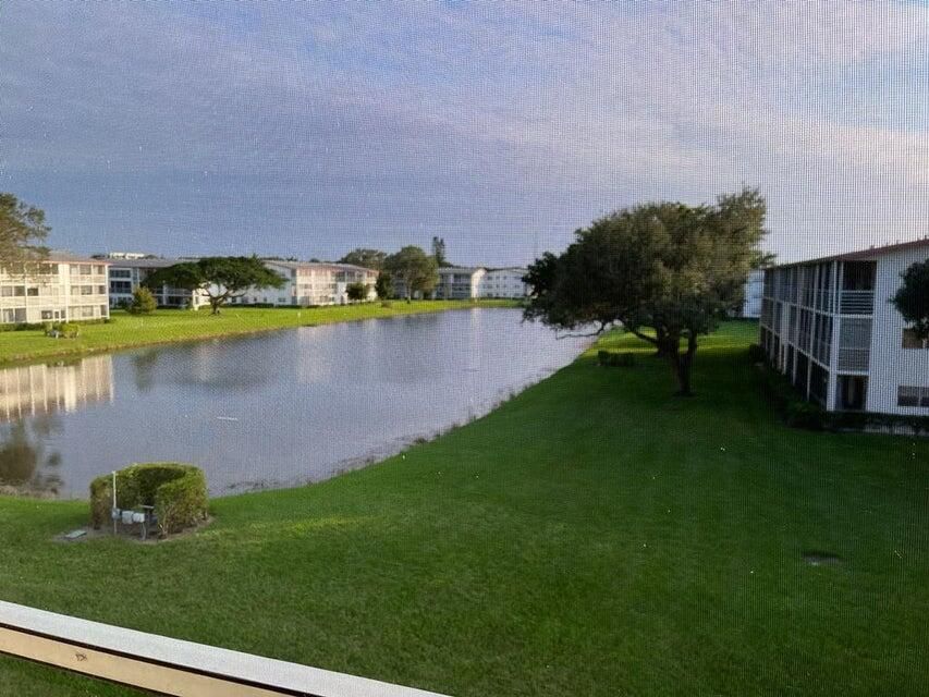 待售: $73,000 (1 贝兹, 1 浴室, 702 平方英尺)