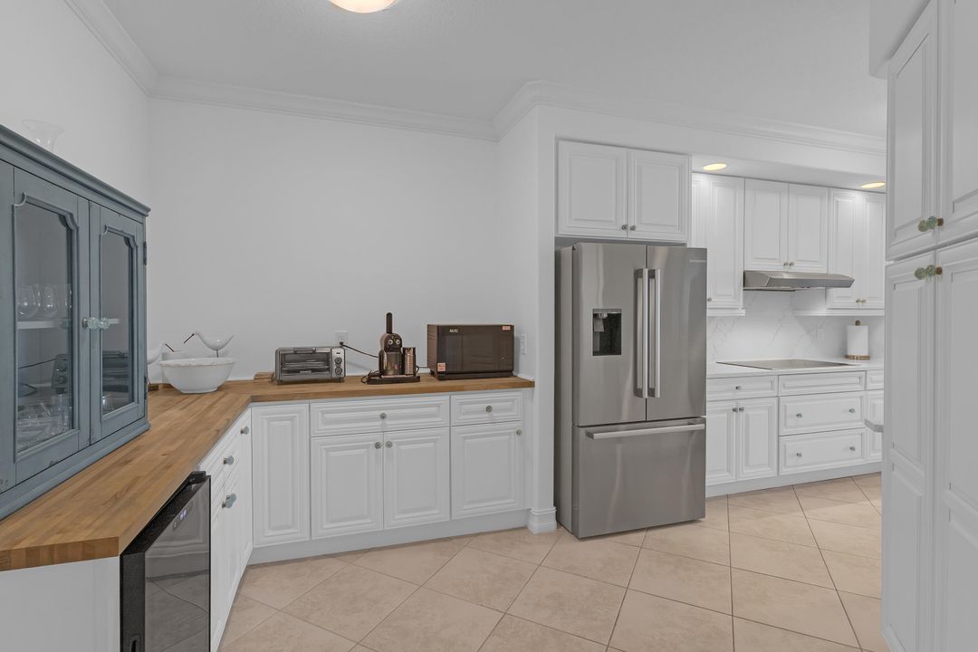 For Sale: $1,100,000 (3 beds, 2 baths, 2541 Square Feet)