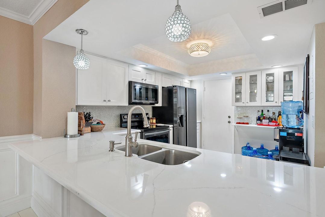 合同活跃: $2,400 (2 贝兹, 2 浴室, 1191 平方英尺)