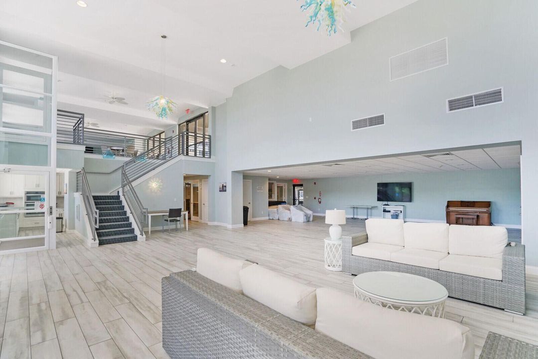 合同活跃: $2,400 (2 贝兹, 2 浴室, 1191 平方英尺)