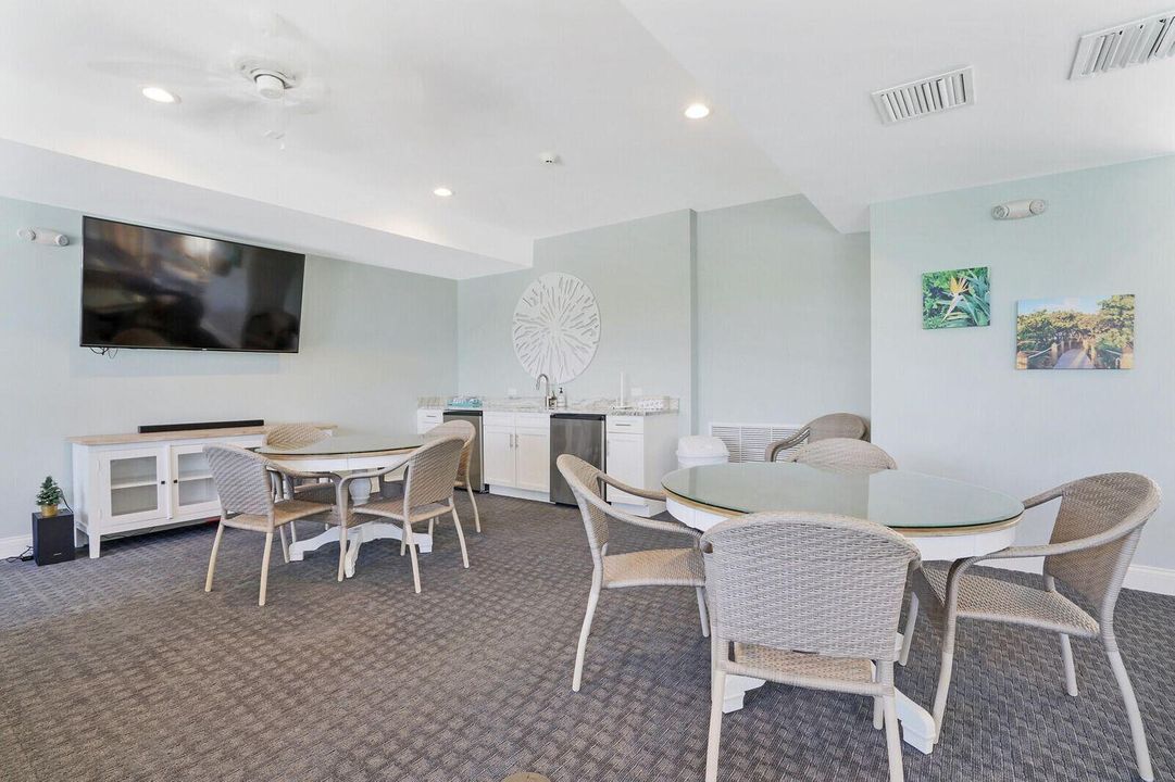 合同活跃: $2,400 (2 贝兹, 2 浴室, 1191 平方英尺)