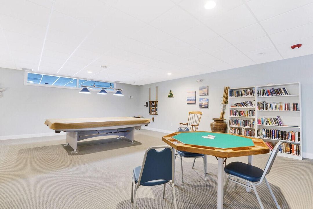 合同活跃: $2,400 (2 贝兹, 2 浴室, 1191 平方英尺)