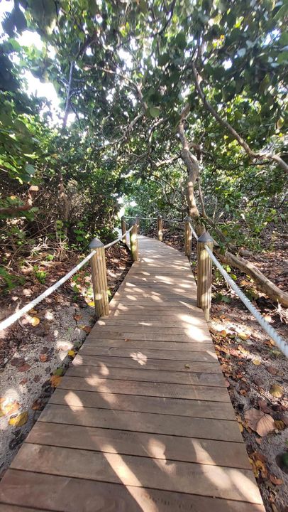 合同活跃: $2,400 (2 贝兹, 2 浴室, 1191 平方英尺)