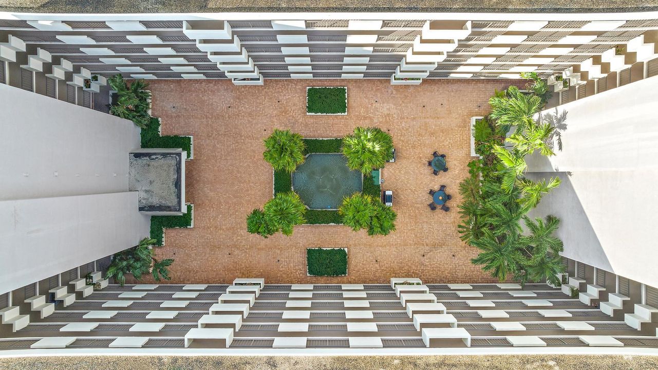 合同活跃: $2,400 (2 贝兹, 2 浴室, 1191 平方英尺)