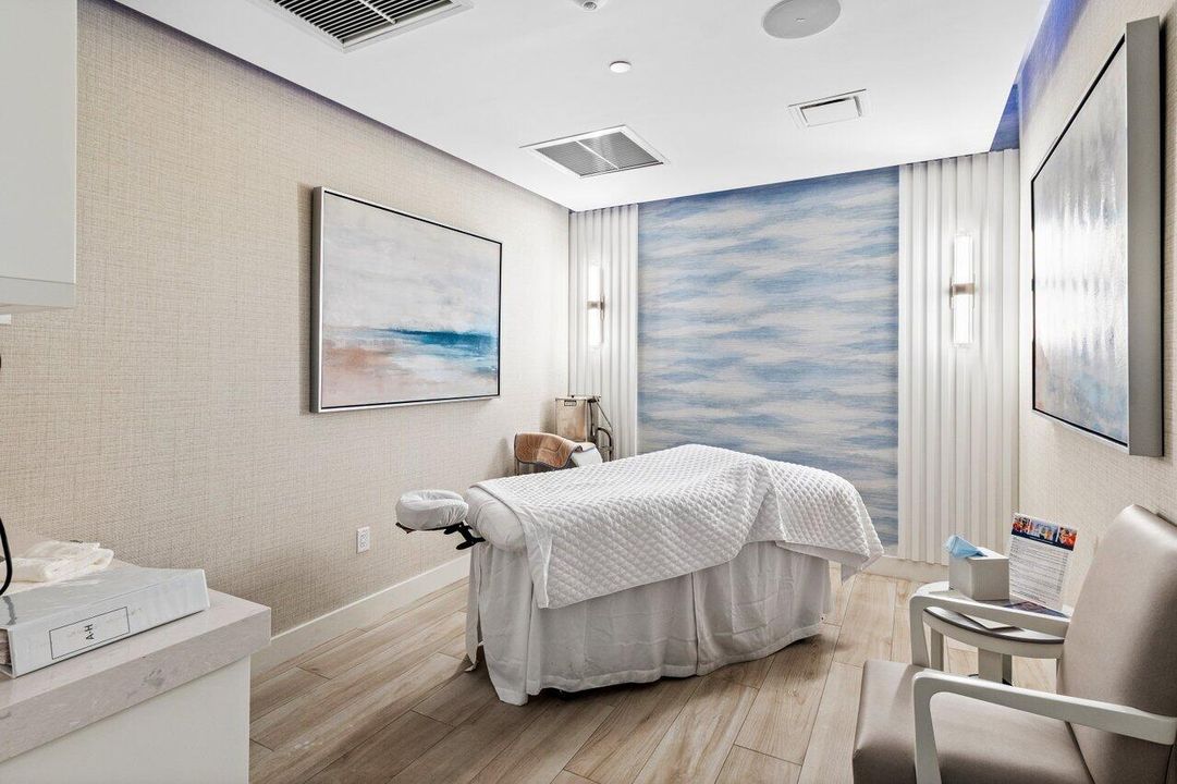 Под контрактом: $2,850,000 (4 спален, 5 ванн, 4463 Квадратных фут)