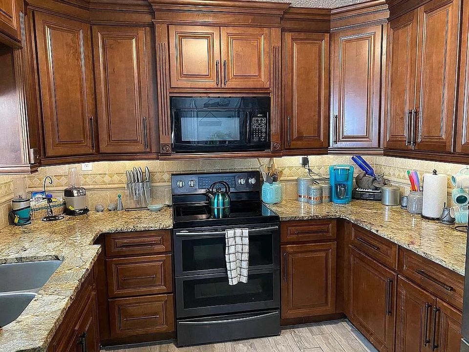 For Sale: $439,000 (4 beds, 2 baths, 1603 Square Feet)