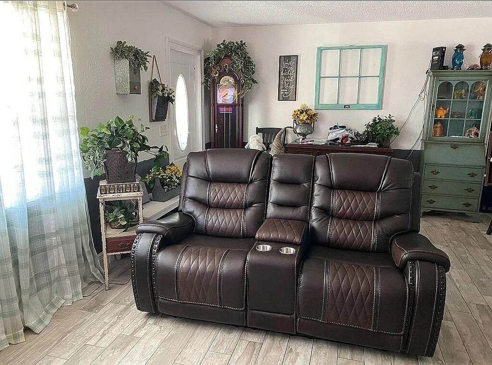 For Sale: $439,000 (4 beds, 2 baths, 1603 Square Feet)