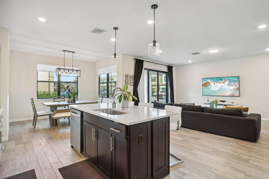 En Renta: $5,000 (5 camas, 3 baños, 2682 Pies cuadrados)