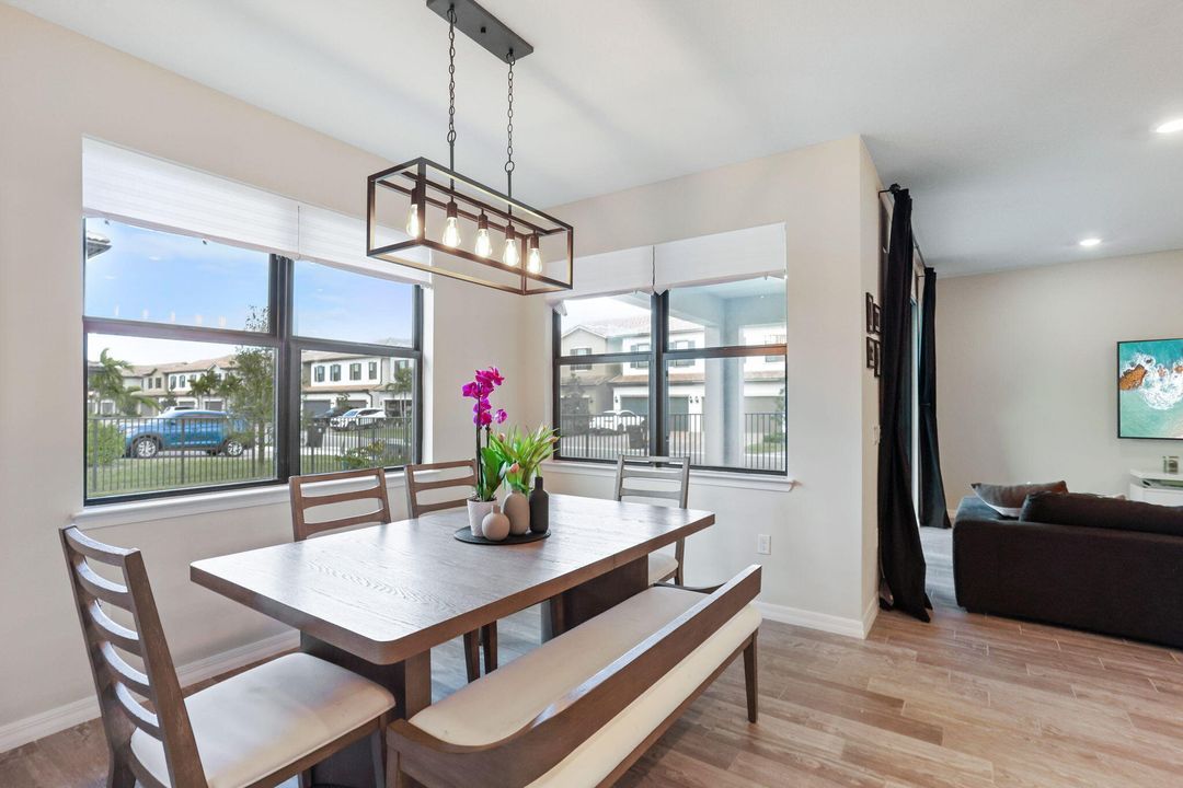 En Renta: $5,000 (5 camas, 3 baños, 2682 Pies cuadrados)