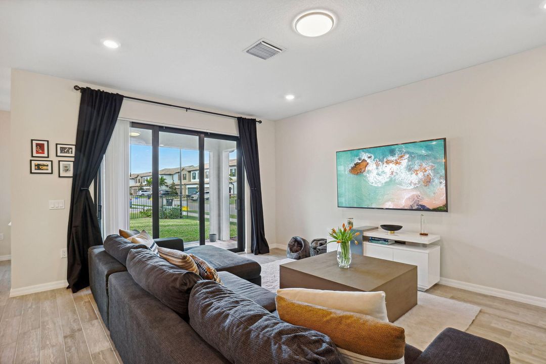 En Renta: $5,000 (5 camas, 3 baños, 2682 Pies cuadrados)