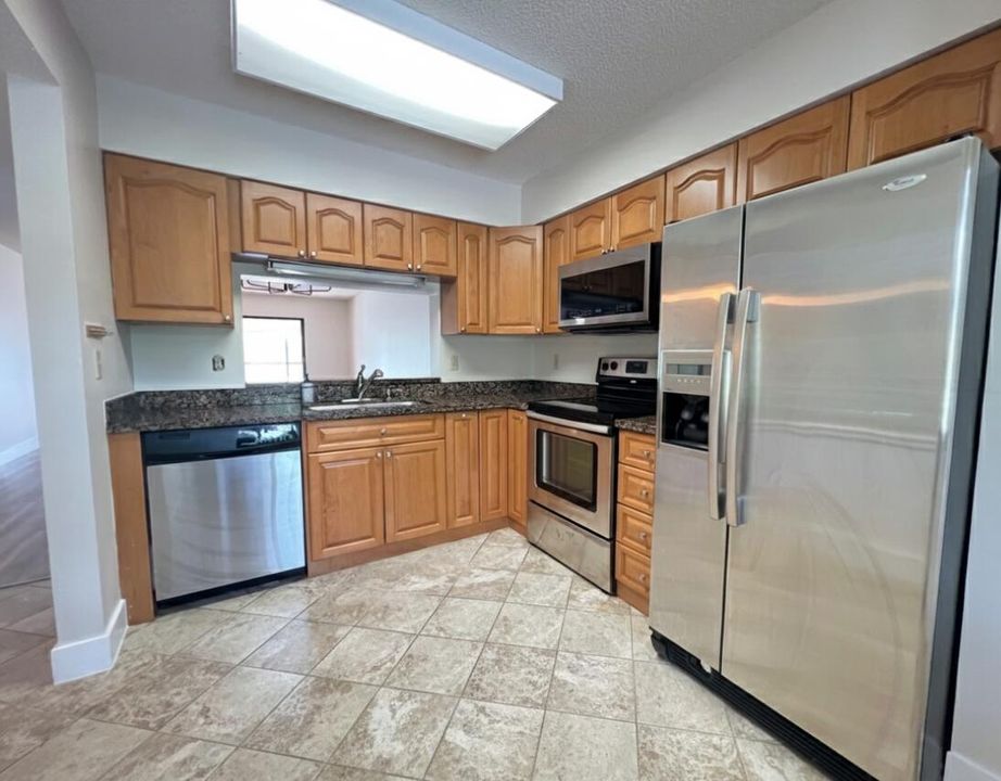 最近租的: $2,200 (2 贝兹, 2 浴室, 1220 平方英尺)