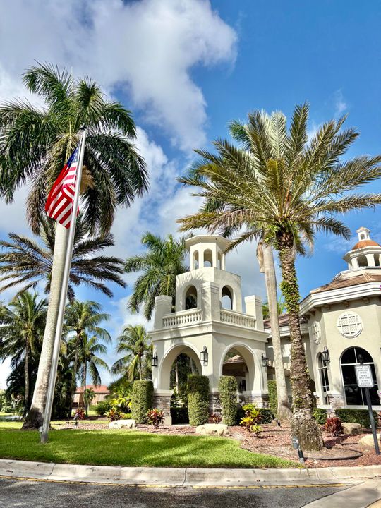 Activo con contrato: $5,200 (5 camas, 3 baños, 4045 Pies cuadrados)