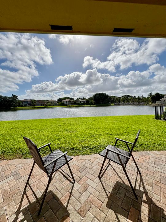 Activo con contrato: $5,200 (5 camas, 3 baños, 4045 Pies cuadrados)