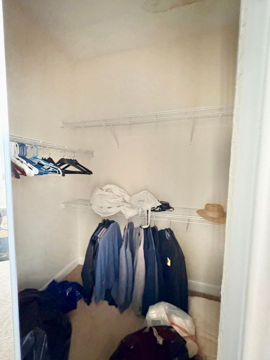 Activo con contrato: $5,200 (5 camas, 3 baños, 4045 Pies cuadrados)