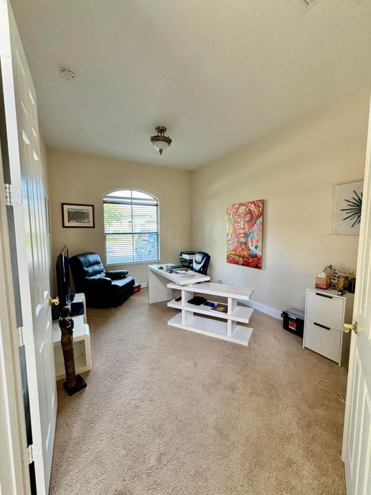 Activo con contrato: $5,200 (5 camas, 3 baños, 4045 Pies cuadrados)