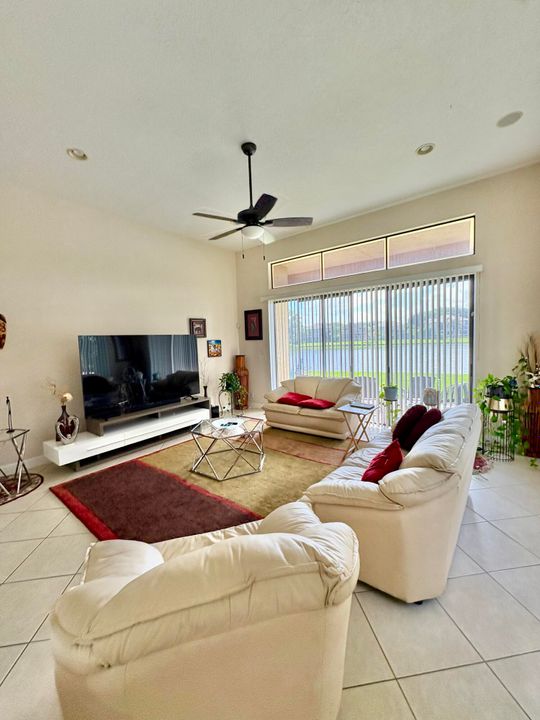 Activo con contrato: $5,200 (5 camas, 3 baños, 4045 Pies cuadrados)