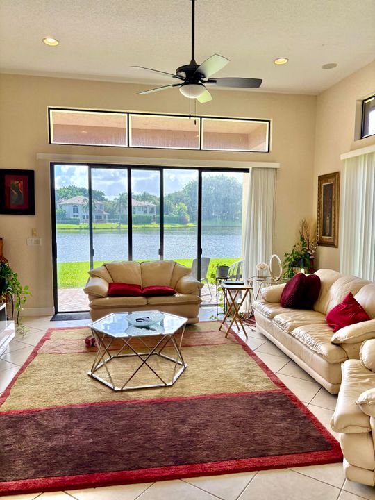 Activo con contrato: $5,200 (5 camas, 3 baños, 4045 Pies cuadrados)