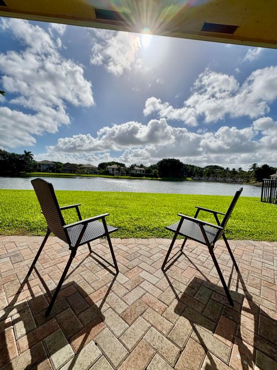 Activo con contrato: $5,200 (5 camas, 3 baños, 4045 Pies cuadrados)