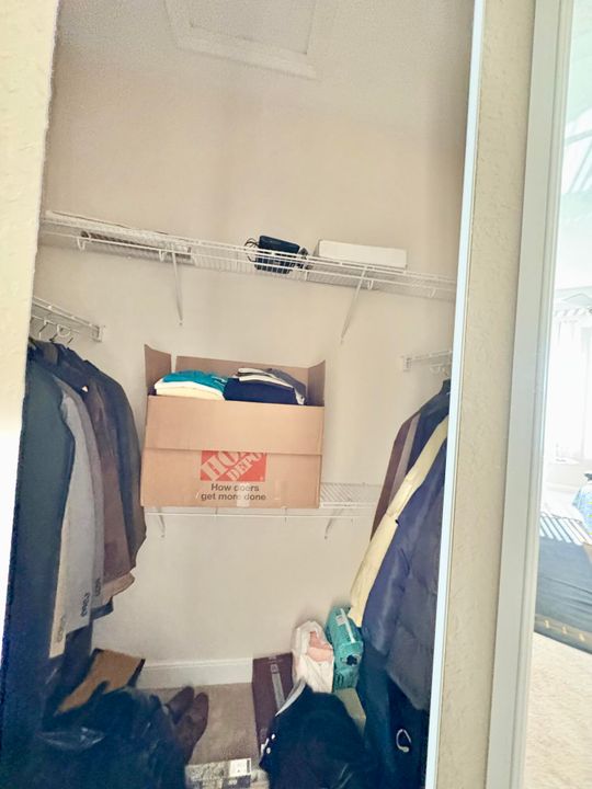 Activo con contrato: $5,200 (5 camas, 3 baños, 4045 Pies cuadrados)