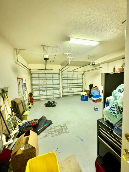 Activo con contrato: $5,200 (5 camas, 3 baños, 4045 Pies cuadrados)