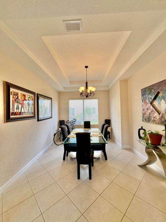 Activo con contrato: $5,200 (5 camas, 3 baños, 4045 Pies cuadrados)